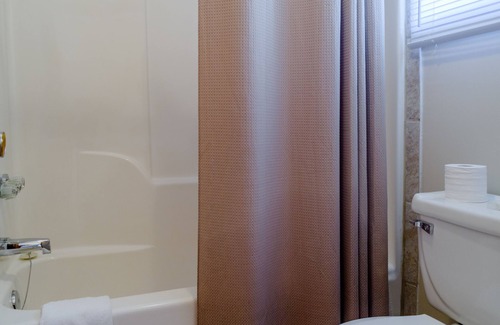 Alliston Hotel | Winds Motel