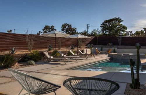Yucca Valley House | Windsong Modern compound w pool spa