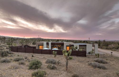 Yucca Valley House | Windsong Modern compound w pool spa