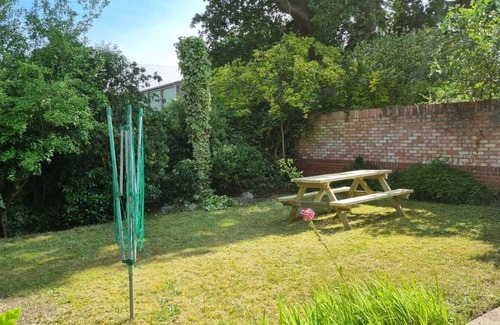 Windsor House | Windsor 4 Bedroom House with garden near to Legoland with free off road parking