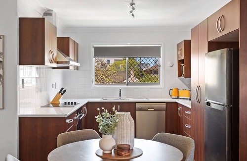 Windsor Apartment | Windsor Cosy 2-Bedroom Unit in Quiet Neighborhood