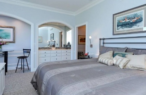 Osprey Apartment | Windsor Lodge Unit 3, studio, close to beaches, pool