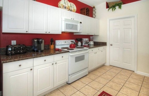 Windsor Palms House | WINDSOR PALMS - IMMACULATE 4/3 POOL HOME NEAR CLUBHOUSE