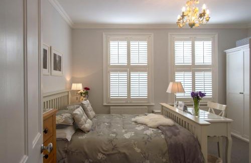 Kew House | Windsor Road Retreat