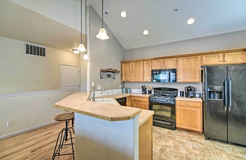 Windsor House | Windsor Townhome w/Balcony + Golf On-Site!