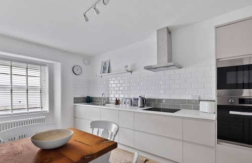 Barbican House | Windsor Villas by Pureserviced