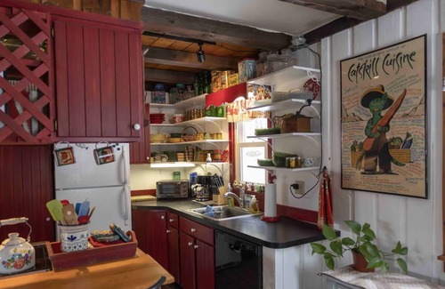 Roxbury House | Windswept Cottage - Close to skiing, wedding venues, & hiking!