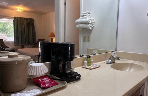 Grove Hill Hotel | WINDTREE INN