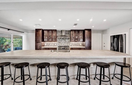 Bel Air House | Windward Escape Summa