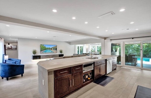 Bel Air House | Windward Escape Summa