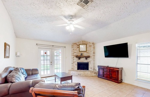 League City House | Windward Wonders | House in League City with an enclosed yard