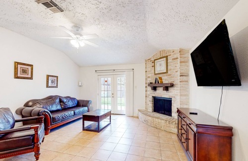 League City House | Windward Wonders | House in League City with an enclosed yard
