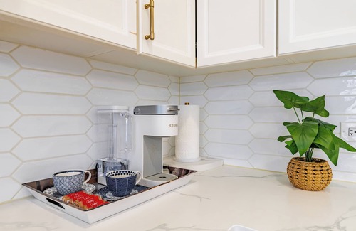 Irving Park House | Windy City Getaway : 3BR 2BA Chicago Townhouse