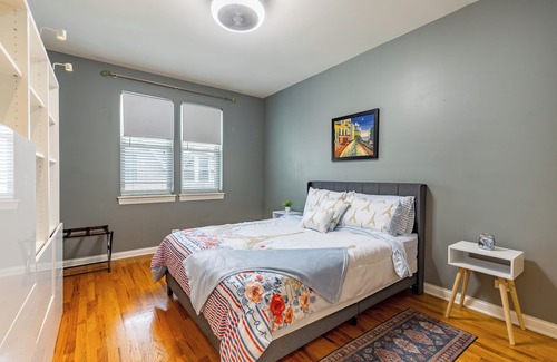 Irving Park House | Windy City Getaway : 3BR 2BA Chicago Townhouse