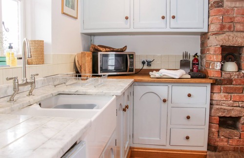 Eaton Mascott Cottage | Windy Mundy Farm
