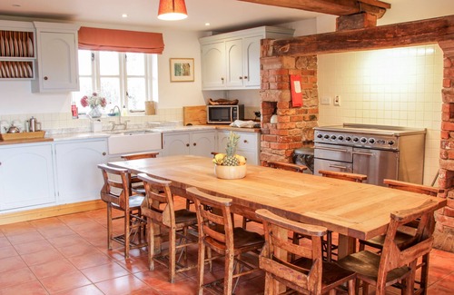 Eaton Mascott Cottage | WINDY MUNDY FARM, pet friendly, luxury holiday cottage in Shrewsbury