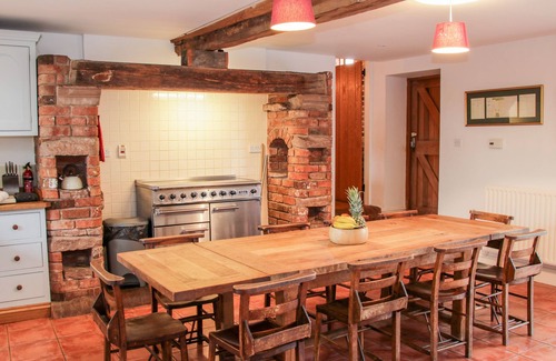 Eaton Mascott Cottage | WINDY MUNDY FARM, pet friendly, luxury holiday cottage in Shrewsbury