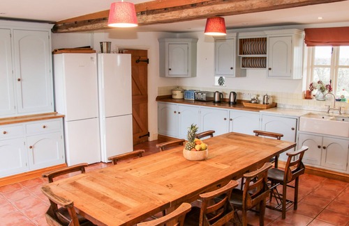 Eaton Mascott Cottage | WINDY MUNDY FARM, pet friendly, luxury holiday cottage in Shrewsbury