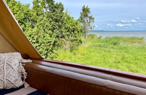 Orissaare Boat Rental | Windy paadimajutus
