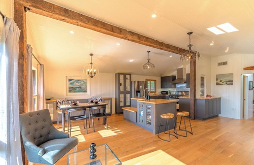 Old Town House | WindyHideaway:Coastal Family Fun in Bodega Bay! NEW & Inspiring Retreat!GmRm
