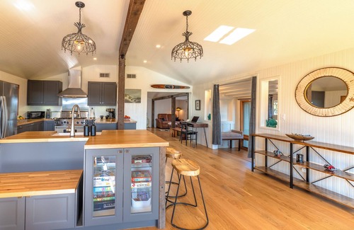 Old Town House | WindyHideaway:Coastal Family Fun in Bodega Bay! NEW & Inspiring Retreat!GmRm