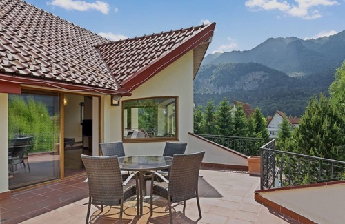 Poiana Tapului Villa | Wine Cellar Villa with Beautiful Garden in Sinaia - Busteni