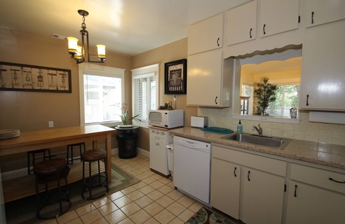 Boyes Hot Springs Cottage | Wine Country 2 bedroom Cottage (with Optional 1 bedroom Guest House)