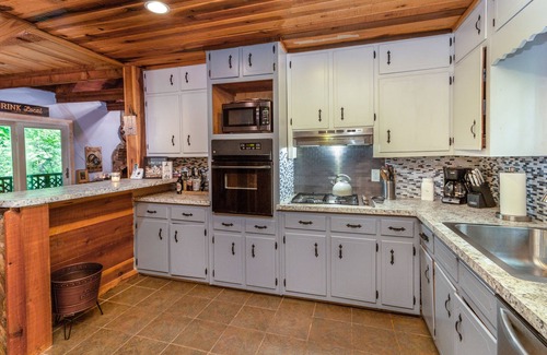 Dahlonega House | Wine Country Cabin nestled in the the Georgia Mountains of Dahlonega