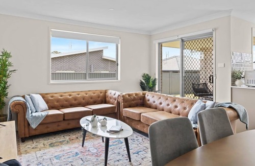 Cessnock House | Wine Country Cottage Stylish Family Getaway