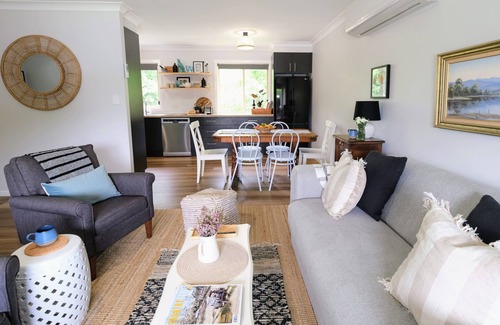 Woodlands House | Wine Country Cottage in the Southern Highlands