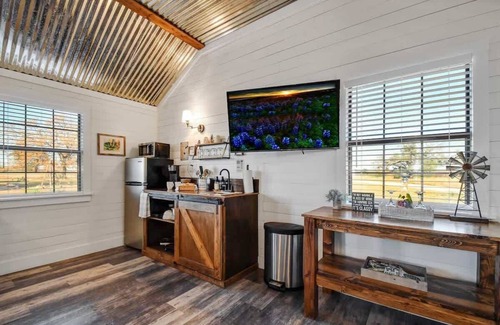 Fredericksburg Cottage | Wine Country Cottage With Scenic Hill Country Views