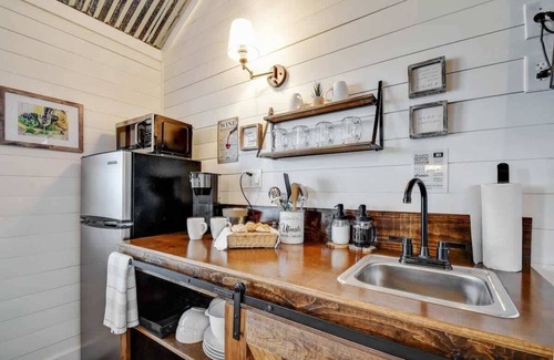 Fredericksburg Cottage | Wine Country Cottage With Scenic Hill Country Views