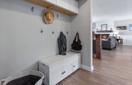 Prosser House | Wine Country: Dual living rooms, Close to downtown, Great views