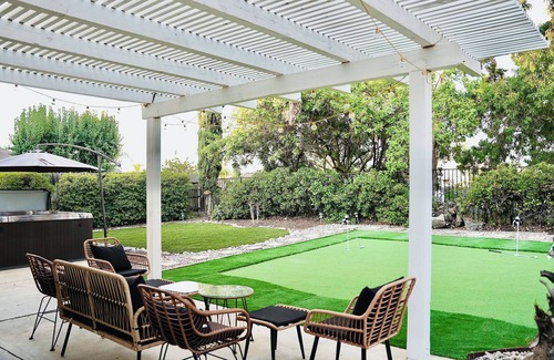 Temecula House | Wine Country Escape: Golf, Pool Table, Hot Tub & BBQ