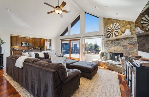 Petaluma House | Wine Country Estate: Luxury Pool, Water Slide, Hot Tub