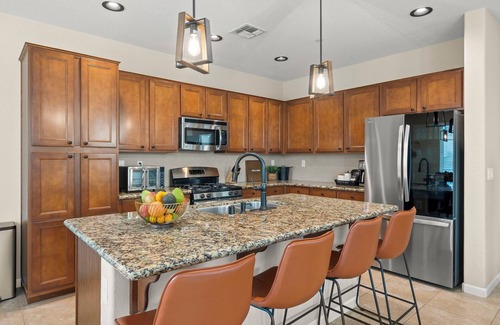 Nut Tree House | Wine Country Farmhouse with Fire Pit & BBQ near Napa, San Francisco & Sacramento