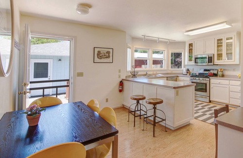 Kenwood House | Wine Country Farmhouse with pool & spa in heart of Sonoma Wine Country