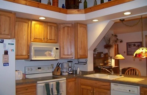 Naples Cabin | Wine Country Getaway-Jim's South Bristol Guest House