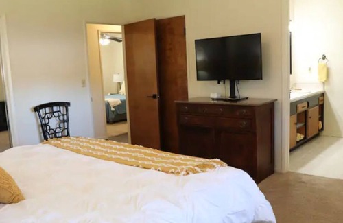 Atascadero House | Wine Country Getaway Retreat