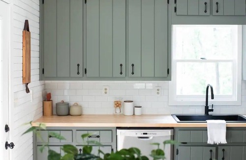 Dahlonega Cabin | Wine Country Getaway Chalet Pet Friendly