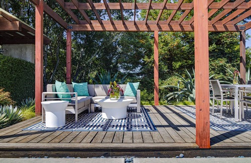 Sebastopol House | Wine Country Guest Cottage with Vineyard Views and Gardens