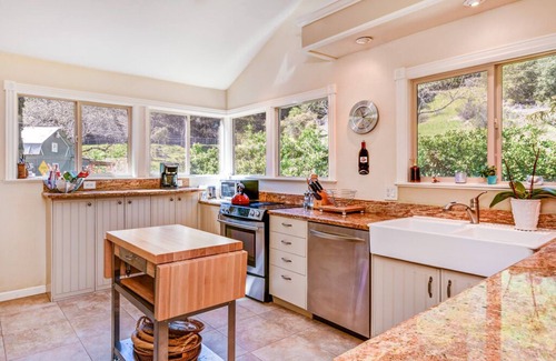 Forestville House | Wine Country Hideaway: 4BR, 2200Sf Home With Swimming Pool and Pickleball area