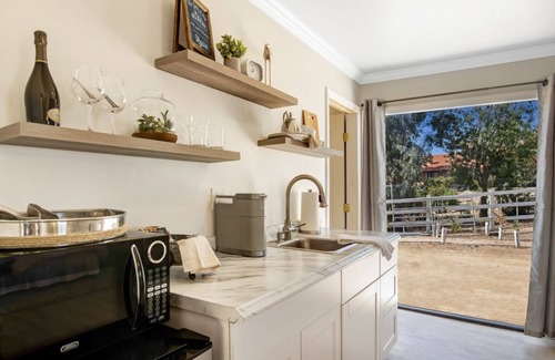 Temecula Cottage | WINE COUNTRY HOT TUB VINEYARD VIEW HOME