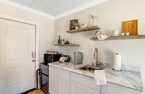 Temecula Cottage | WINE COUNTRY HOT TUB VINEYARD VIEW HOME