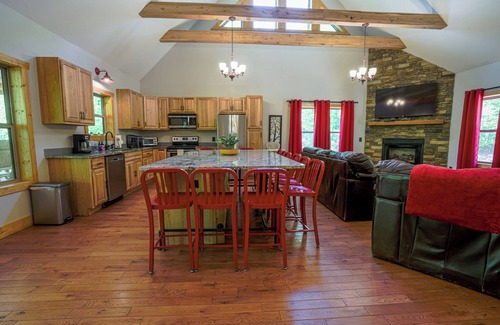 Dahlonega Cabin | Wine Country Retreat-Covered Deck/HotTub/Fire Pit/Playground/Games Galore!