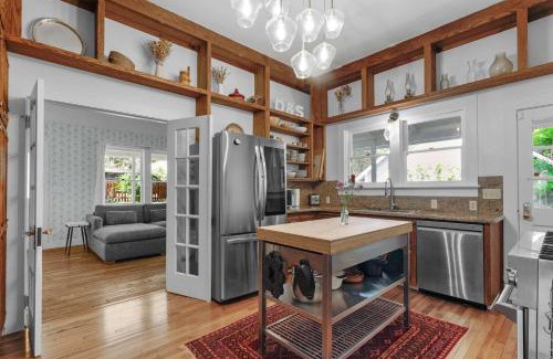 Guerneville House | Wine Country Retreat with Pool & Hot Tub - Dogs OK