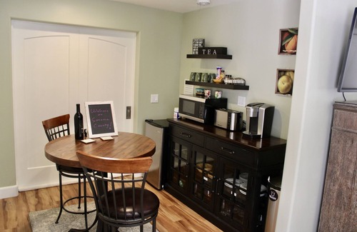 Santa Rosa House | Wine Country Retreat w Pool & Spa - Near Vineyards