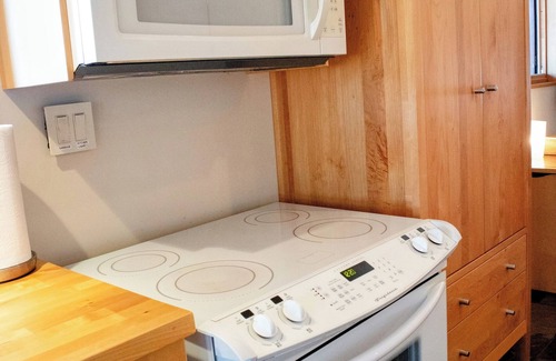 Petaluma Apartment | Wine Country Studio in Central Petaluma. View. Pool. Long term rates. No fees