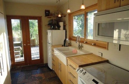 Petaluma Apartment | Wine Country Studio in Central Petaluma. View. Pool. Long term rates. No fees