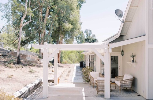 Temecula Cottage | Wine Country ‘Sunshine Cottage’ w/ Patio!